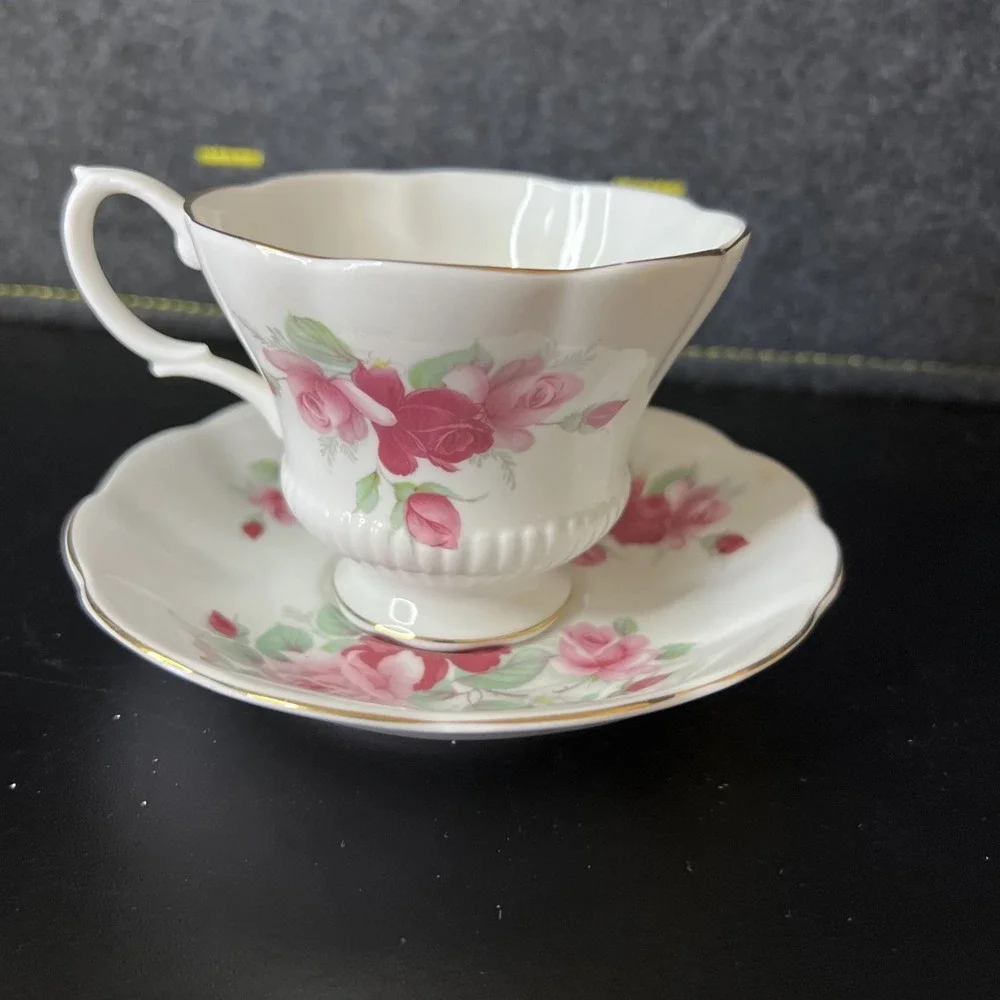 Royal Albert Bone China Pink Roses Chelsea Shape Footed Tea Cup Saucer Gold Trim